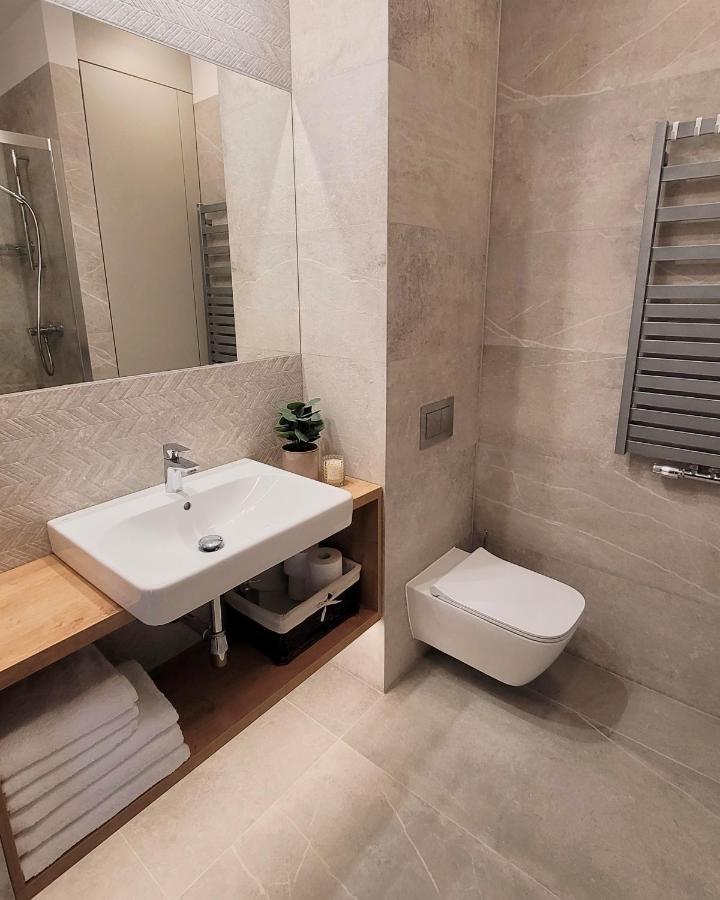 פוביירובו Pine Point Apartament With Terrace, Shared Pool, Tennis Court מראה חיצוני תמונה